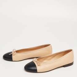Pre Owned Chanel Beige/Black Leather CC Cap-Toe Bow Ballet Flats Size 41.5