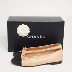 Pre Owned Chanel Beige/Black Leather CC Cap-Toe Bow Ballet Flats Size 41.5