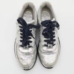 Pre Owned Chanel Silver Crinkled Leather CC Low Top Sneakers Size 39.5 