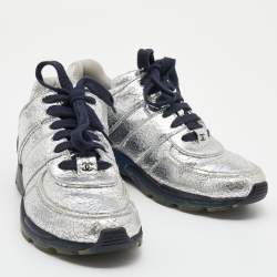 Pre Owned Chanel Silver Crinkled Leather CC Low Top Sneakers Size 39.5 
