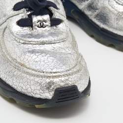 Pre Owned Chanel Silver Crinkled Leather CC Low Top Sneakers Size 39.5 