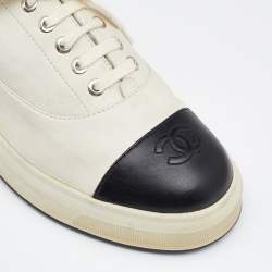 Pre Owned Chanel Off White/Black Leather CC Cap Toe Oxford Sneakers Size 39