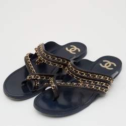 مملوكة مسبقًا Chanel Navy Blue Leather Chain Flat Sandals Size 39