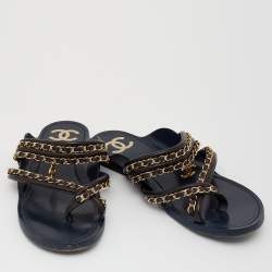 مملوكة مسبقًا Chanel Navy Blue Leather Chain Flat Sandals Size 39