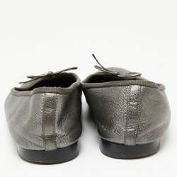 Pre Owned Chanel Metallic Grey Leather CC Cap Toe Bow Ballet Flats Size 39
