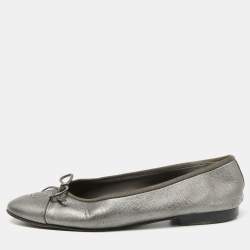 Pre Owned Chanel Metallic Grey Leather CC Cap Toe Bow Ballet Flats Size 39