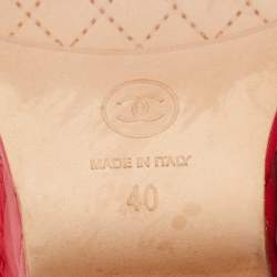 Pre Owned صندل شانيل جلد وردي مبطن سير حرف تي كعب مربع سميك مقاس 40