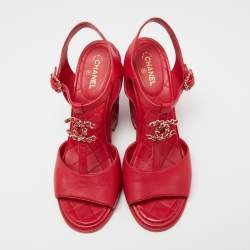 Pre Owned صندل شانيل جلد وردي مبطن سير حرف تي كعب مربع سميك مقاس 40