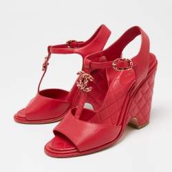 Pre Owned صندل شانيل جلد وردي مبطن سير حرف تي كعب مربع سميك مقاس 40