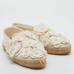 مملوكة مسبقًا حذاء فلات شانيل إسبادريل كاميليا كانفاس CC  أوف وايت مقاس 38