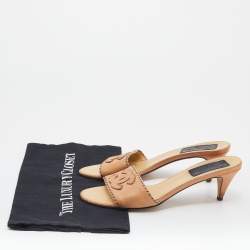 Pre Owned Chanel Beige Leather CC Logo Slide Sandals Size 38.5