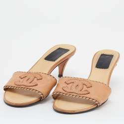 Pre Owned Chanel Beige Leather CC Logo Slide Sandals Size 38.5