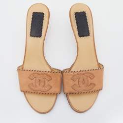 Pre Owned Chanel Beige Leather CC Logo Slide Sandals Size 38.5