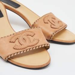 Pre Owned Chanel Beige Leather CC Logo Slide Sandals Size 38.5