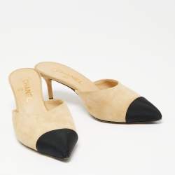 مملوكة مسبقًا Chanel Beige/Black Suede And Canvas Mule Sandals Size 38