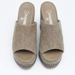مملوكة مسبقًا Chanel Khaki Canvas CC Wedge Platform Slide Sandals Size 37
