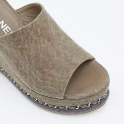 مملوكة مسبقًا Chanel Khaki Canvas CC Wedge Platform Slide Sandals Size 37