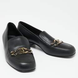 Pre Owned حذاء لوفرز شانيل جلد أسود وصلة سلسلة شعار سي سي سليب أون مقاس 39