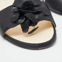 Pre Owned صندل سلايد فلات شانيل  جلد أسود مزين زهرة كاميليا مقاس 37.5