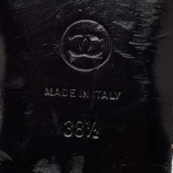 مملوكة مسبقًا Chanel Black/Gold Suede Gladiator Flat Sandals Size 38.5