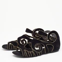 مملوكة مسبقًا Chanel Black/Gold Suede Gladiator Flat Sandals Size 38.5