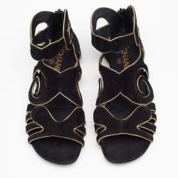 مملوكة مسبقًا Chanel Black/Gold Suede Gladiator Flat Sandals Size 38.5
