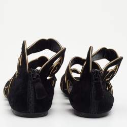 مملوكة مسبقًا Chanel Black/Gold Suede Gladiator Flat Sandals Size 38.5