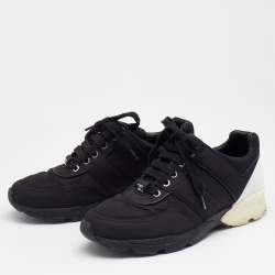 مملوكة مسبقًا حذاء رياضي شانيل نايلون أسود سي سي بعنق منخفض مقاس 38.5