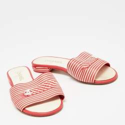 مملوكة مسبقًا Chanel Red/White Leather CC logo Flat Sandals Size 38.5