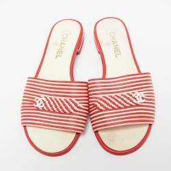 مملوكة مسبقًا Chanel Red/White Leather CC logo Flat Sandals Size 38.5