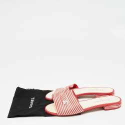 مملوكة مسبقًا Chanel Red/White Leather CC logo Flat Sandals Size 38.5