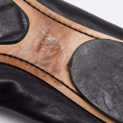 مملوكة مسبقًا حذاء باليرينا فلات شانيل سكرانش جلد لامع وجلد أسود مقاس 38