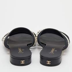 مملوكة مسبقًا صندل سلايد  شانيل CC قماش أسود بسيور مزينو باللؤلؤ  مقاس 39