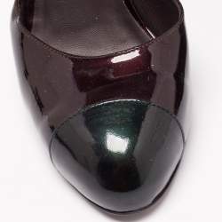 مملوكة مسبقًا صندل شانيل جلد بني داكن/أخضر لامع مقدمة خضراء كعب سميك بحزام للكاحل مقاس 39