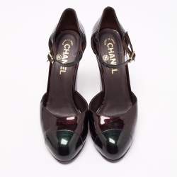 مملوكة مسبقًا صندل شانيل جلد بني داكن/أخضر لامع مقدمة خضراء كعب سميك بحزام للكاحل مقاس 39