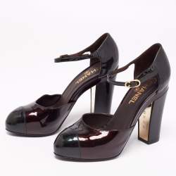 مملوكة مسبقًا صندل شانيل جلد بني داكن/أخضر لامع مقدمة خضراء كعب سميك بحزام للكاحل مقاس 39