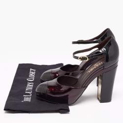 مملوكة مسبقًا صندل شانيل جلد بني داكن/أخضر لامع مقدمة خضراء كعب سميك بحزام للكاحل مقاس 39