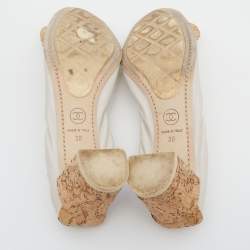 Pre Owned Chanel Off White/Beige Leather and Cork Camellia Block Heel Pumps Size 38