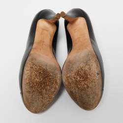 مملوكة مسبقًا Chanel Black Leather And Patent CC Cap Toe Pumps Size 39.5