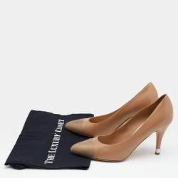 Pre Owned Chanel Beige/Gold Leather Cap Toe CC Pumps Size 40.5