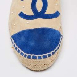 مملوكة مسبقًا  حذاء إسبادريل شانيل فلات سويدي بيج / أزرق غ طاء مقدمة مقاس 39