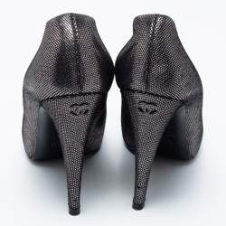 Pre Owned Chanel Light Silver/Black Textured Suede CC Round Toe Pumps Size 38