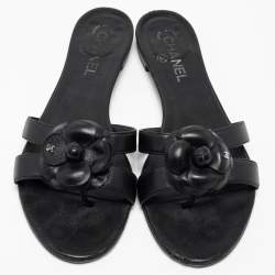 مملوكة مسبقًا Chanel Black Leather Camellia Flat Slides Size 41