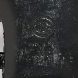 مملوكة مسبقًا Chanel Black Patent Leather CC  Thong Flat Sandals Size 38