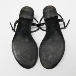 مملوكة مسبقًا Chanel Black Patent Leather CC  Thong Flat Sandals Size 38
