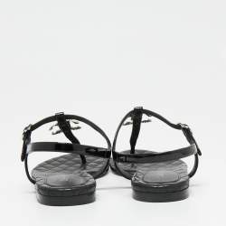 مملوكة مسبقًا Chanel Black Patent Leather CC  Thong Flat Sandals Size 38