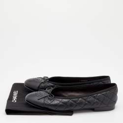 مملوكة مسبقًا حذاء باليرينا فلات شانيل جلد مبطن أسود سي سي بفيونكة مقاس 39