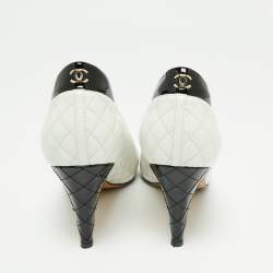 Pre Owned Chanel White/Black Quilted Leather and Patent Cap-Toe CC Pumps Size 40