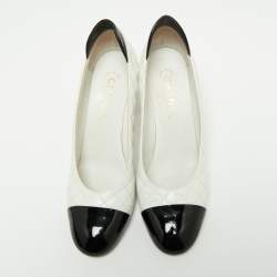 Pre Owned Chanel White/Black Quilted Leather and Patent Cap-Toe CC Pumps Size 40