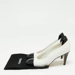 Pre Owned Chanel White/Black Quilted Leather and Patent Cap-Toe CC Pumps Size 40